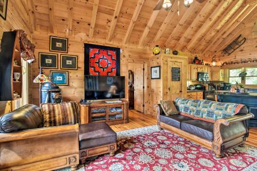 Cabin with BBQ and Games - Walk to Blue Ridge Parkway!