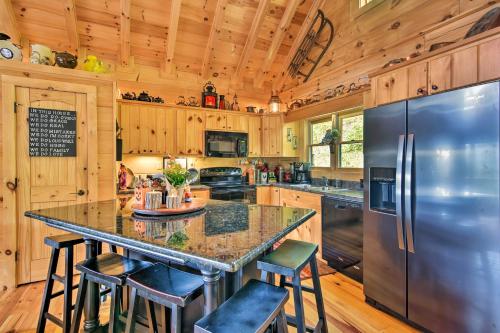 Cabin with BBQ and Games - Walk to Blue Ridge Parkway!