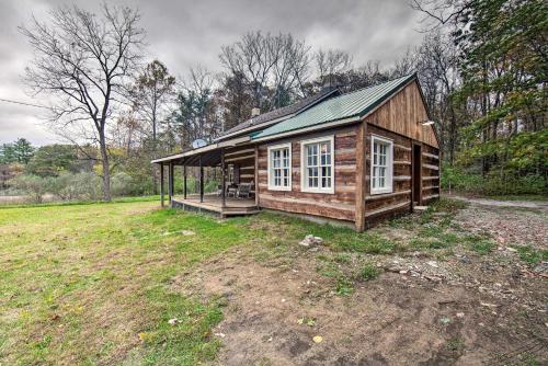 . Remote 1901 Studio Cabin with Loft - Pets Allowed!