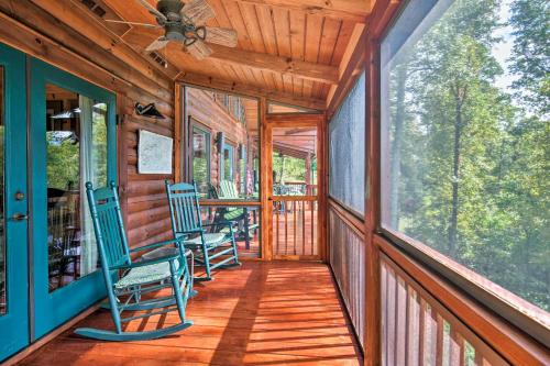 Cabin with BBQ and Games - Walk to Blue Ridge Parkway!