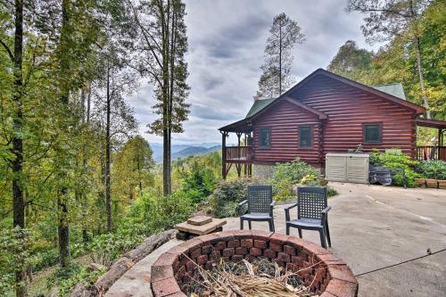 Cabin with BBQ and Games - Walk to Blue Ridge Parkway!