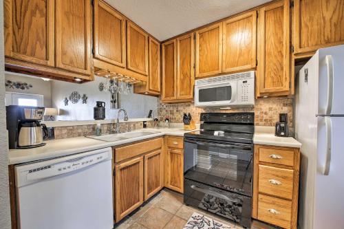 First-Floor Condo with Balcony on Canyon Lake in Canyon Lake, USA