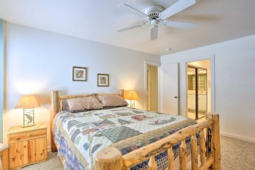 Cozy Alpine Condo with Fireplace Less Than 1 Mi to Ski Lifts