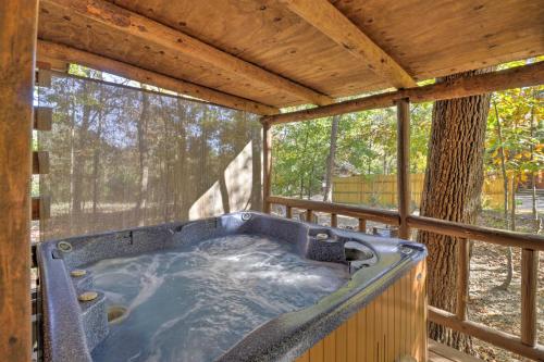 Broken Bow Cabin with Hot Tub and BBQ - 4 Mi to Lake! - image 2