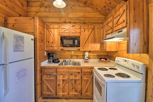 Broken Bow Cabin with Hot Tub and BBQ - 4 Mi to Lake! - image 6
