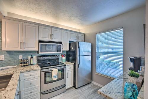 Walkable Smokehouse Bay Condo with Pool Access! - image 9