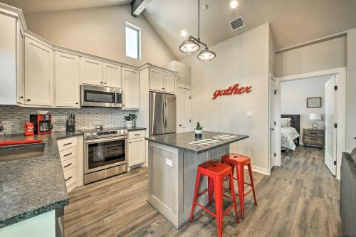 The Relaxing Hill Cabin Condo Nestled in the Wine Country! - image 3
