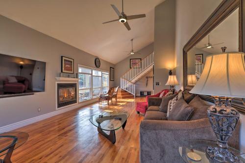 Flagstaff Townhome with View, Country Club Amenities