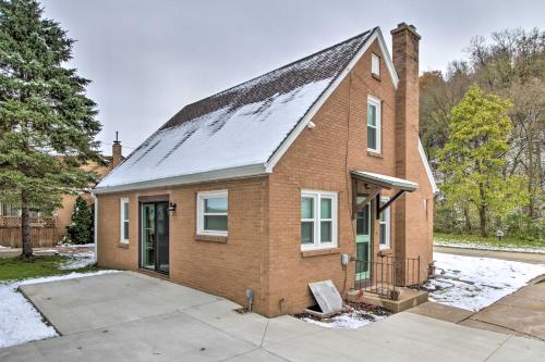 Renovated Historic Home Less Than 1 Mile to Eagle Point!