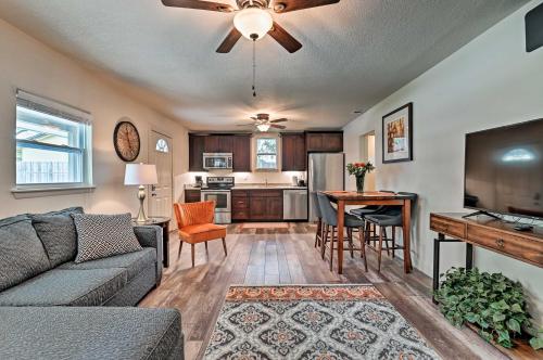 Winter Garden Bungalow with Gas Grill, Walk to Dtwn! in Orlando, USA