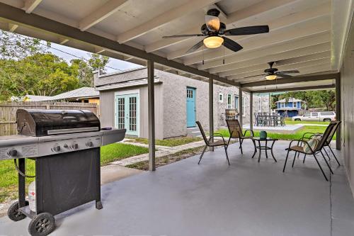 Modern Bungalow with Gas BBQ, Short Walk to Downtown