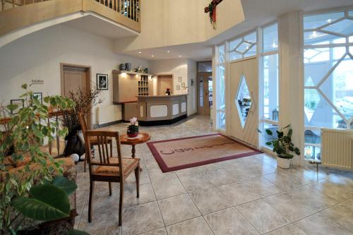 大堂, 山莊酒店及餐廳 (Castell Hotel & Restaurant) in 萊斯惠勒