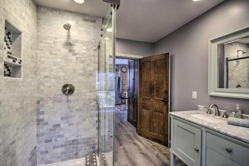 Quiet Escape with Hot Tub 5 Miles to Raystown Lake! - main image