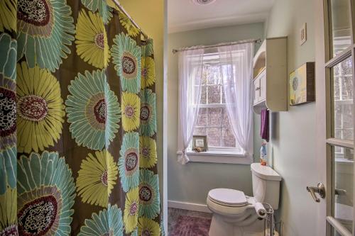 Quiet Escape with Hot Tub 5 Miles to Raystown Lake! - image 2