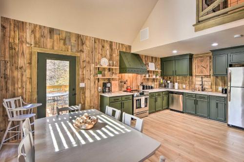 Creekside Craftsman Retreat in North GA Mountains! in Mineral Bluff, USA