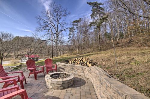 Quiet Escape with Hot Tub 5 Miles to Raystown Lake! - image 4