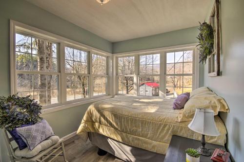 Quiet Escape with Hot Tub, 5 Miles to Raystown Lake! in Entriken, USA