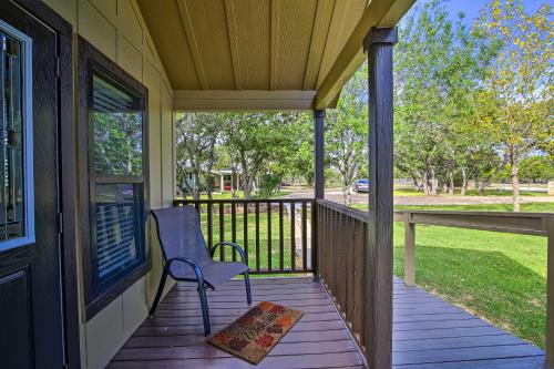 Fredericksburg Cottage about 1 Mile to Main Street!