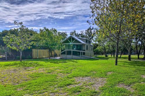 Fredericksburg Cottage about 1 Mile to Main Street!