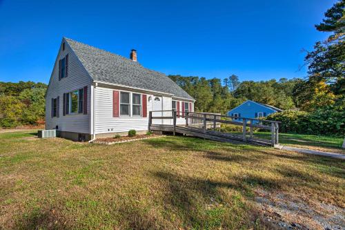 Updated Plymouth Home Less Than 2 Miles to Waterfront! in Plymouth, USA