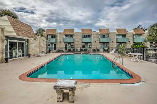 Modern Townhome - 2 Blocks to Myrtle Beachfront! - image 9