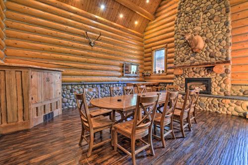 Custom Bitterroot Valley Cabin with Hot Tub and Views! in Darby (MT)