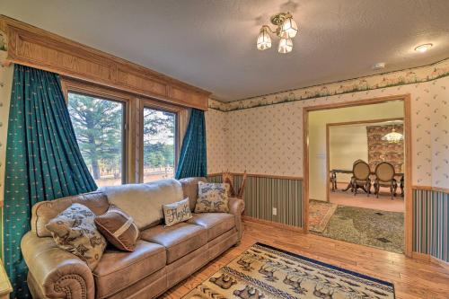 House with Game Room, 5 Miles to Downtown Flagstaff!