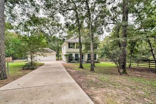 Modern Montgomery Home w/ Backyard, Deck, & Grill in Montgomery (TX)