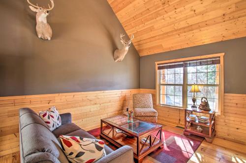 Close to Vineyards: Updated New Haven Retreat! in Ņūhavena (MO)