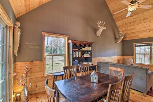 Close to Vineyards: Updated New Haven Retreat! in Ņūhavena (MO)