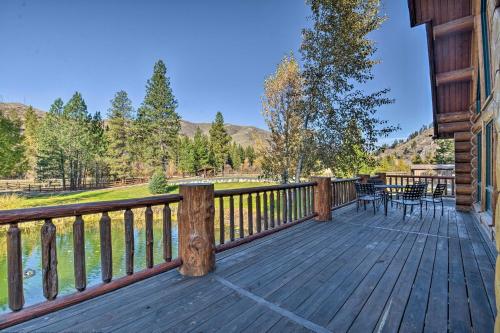 Custom Bitterroot Valley Cabin with Hot Tub and Views! in Darby (MT)