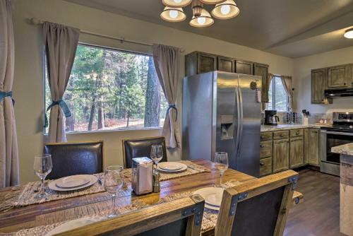 Private Cabin, 5-Min Drive to Hot Springs & Golf! in Crouch