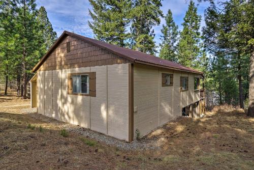 Private Cabin, 5-Min Drive to Hot Springs and Golf!