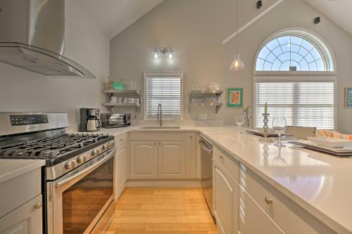 Seaside Cottage with Private Pier - 3 Miles to Beach - main image