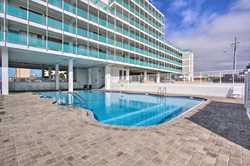 Oceanfront Couples Retreat with Direct Beach Access - image 2