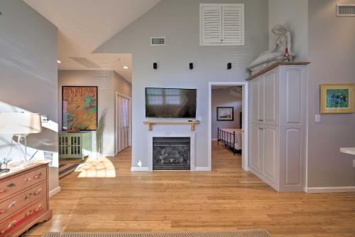 Seaside Cottage with Private Pier - 3 Miles to Beach - image 3