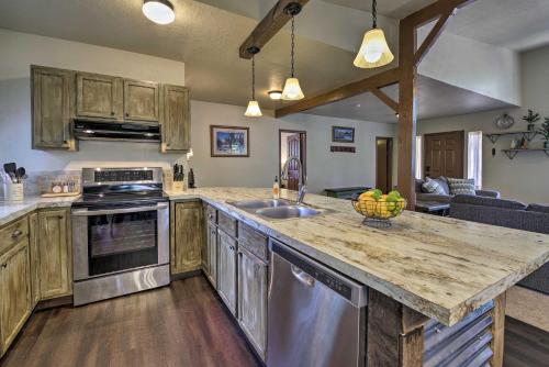 Private Cabin, 5-Min Drive to Hot Springs & Golf! in Crouch