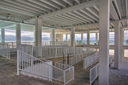 Oceanfront Couples Retreat with Direct Beach Access - image 8