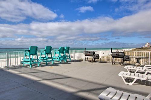 Oceanfront Couples Retreat with Direct Beach Access - image 9