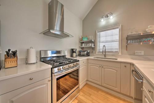 Seaside Cottage with Private Pier - 3 Miles to Beach - image 7