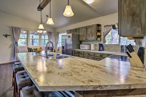 Private Cabin, 5-Min Drive to Hot Springs & Golf! in Crouch