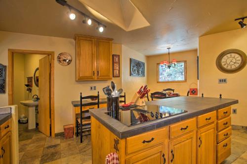 Mountain Escape with Hot Tub - Ski Hike and Golf! - image 5