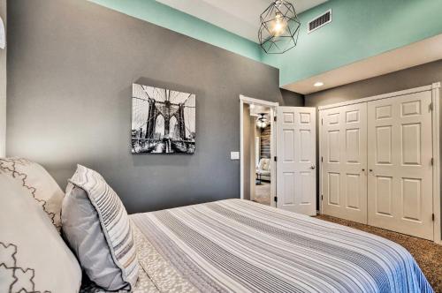 Cute and Cozy PDX Area Townhouse 31 Mi to Mt Hood! - main image