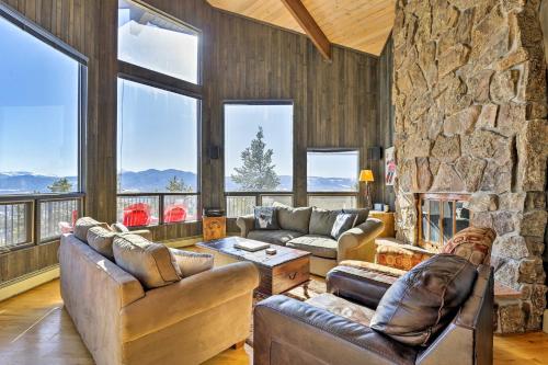 Panoramic Mountain-View Retreat with Hot Tub and Deck! in Tabernash