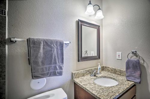 Modern Condo with Mtn Views, 4 Mi to Dtwn El Paso!