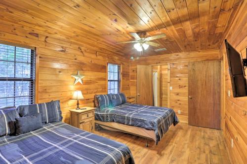 Starstruck Cabin with Spa 4 Mi to Broken Bow Lake! - image 5