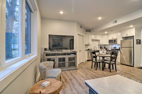 Centrally Located Traverse City Condo 1 Mi to Bay in Traverse City, USA