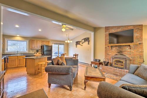 Quiet Catskills Getaway w/ Deck & Mtn Views