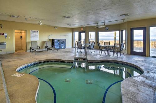 The Landmark Resort Condo - 1 Mi to Beach! - image 7