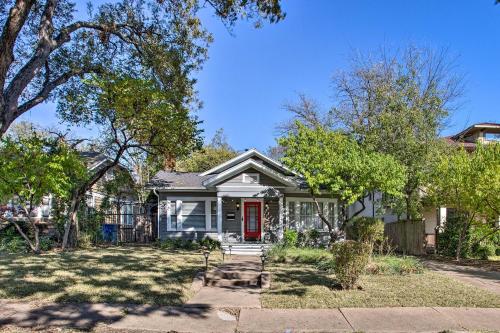 Dallas Couples Retreat: Walk to Lower Greenville! in Lower Greenville
